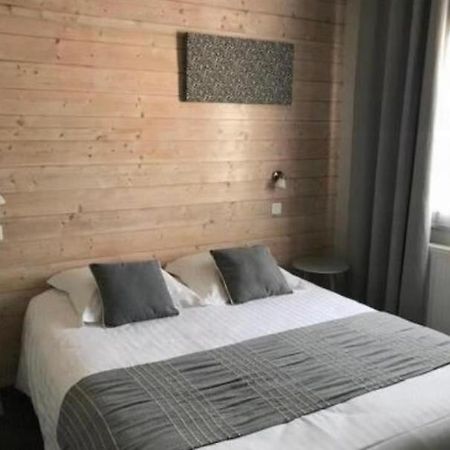 Hotel La Petite Auberge 阿雷斯 外观 照片