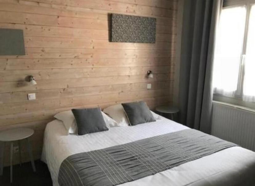 Hotel La Petite Auberge 阿雷斯 外观 照片