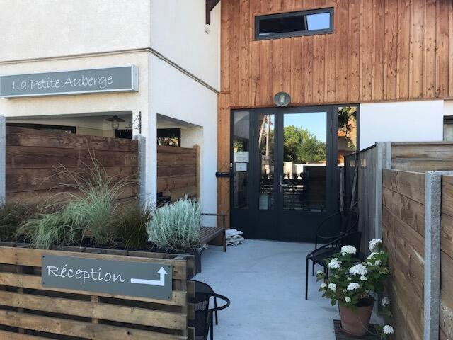 Hotel La Petite Auberge 阿雷斯 外观 照片