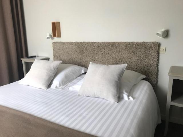 Hotel La Petite Auberge 阿雷斯 外观 照片