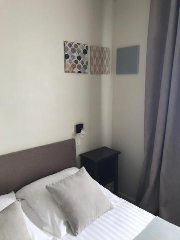 Hotel La Petite Auberge 阿雷斯 外观 照片