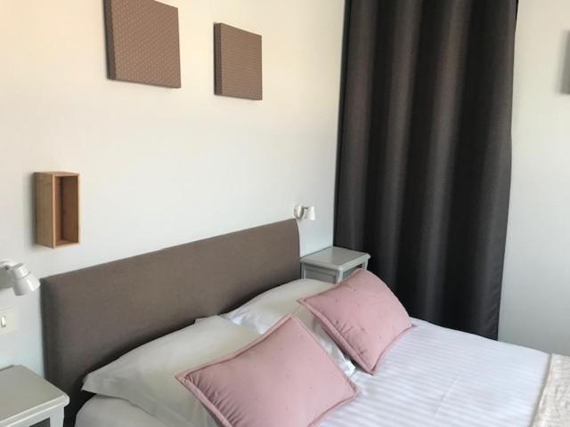 Hotel La Petite Auberge 阿雷斯 外观 照片